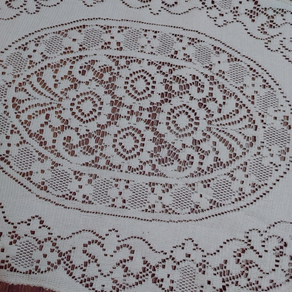 Vintage Quaker Lace Oval Placemats/Doilies - Picture 3 of 7